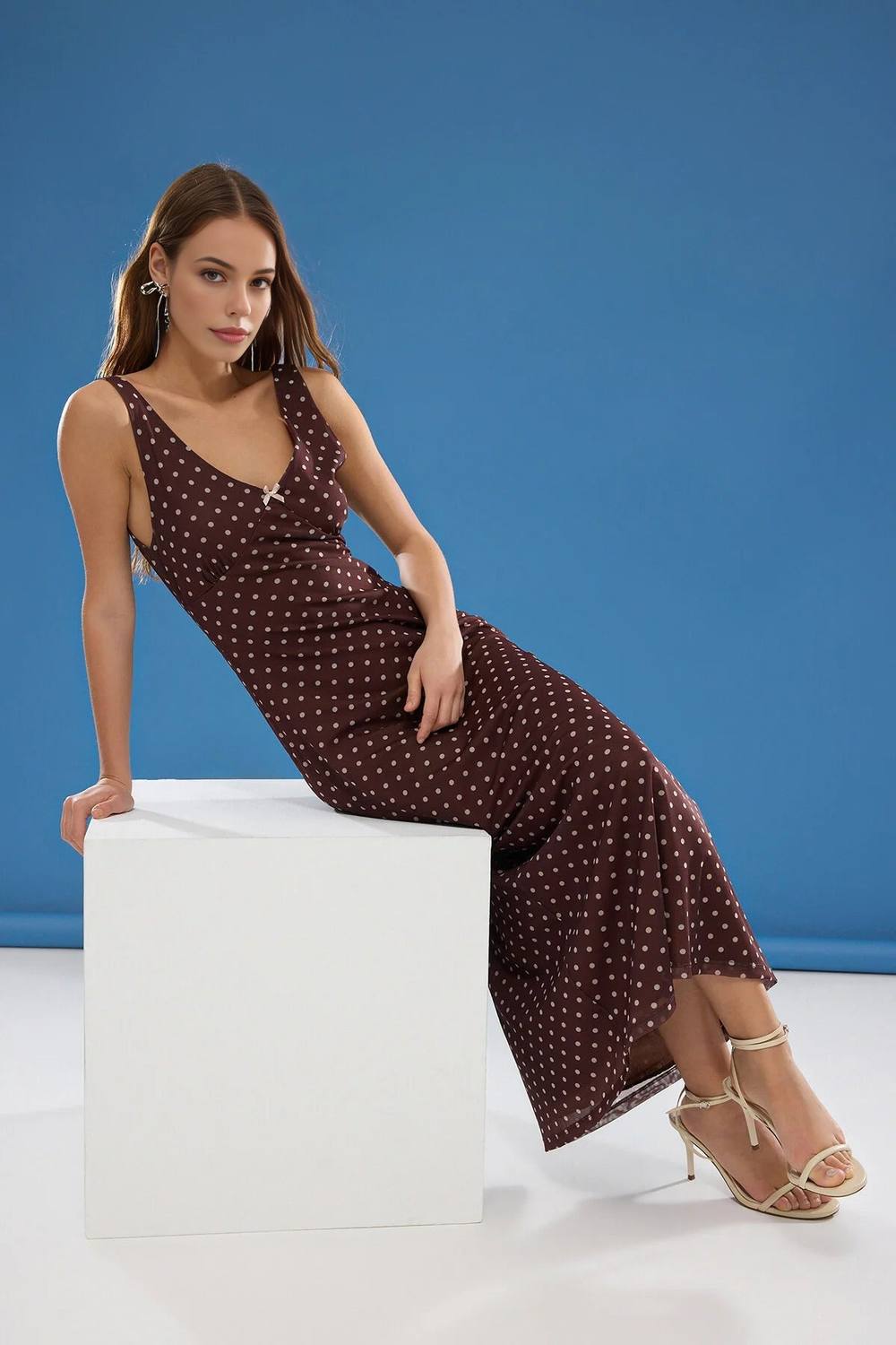 Wovcor Polka Dot V-Neck Sleeveless Midi Dress With Side Split In Brown