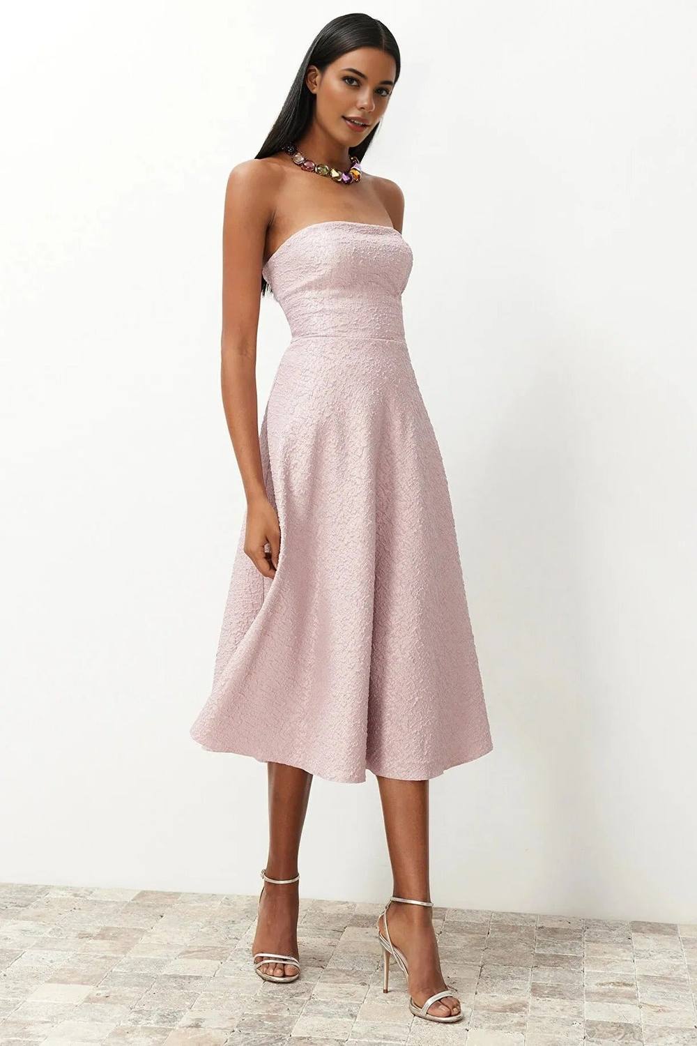Wovcor Strapless Textured Midi Dress In Pale Pink