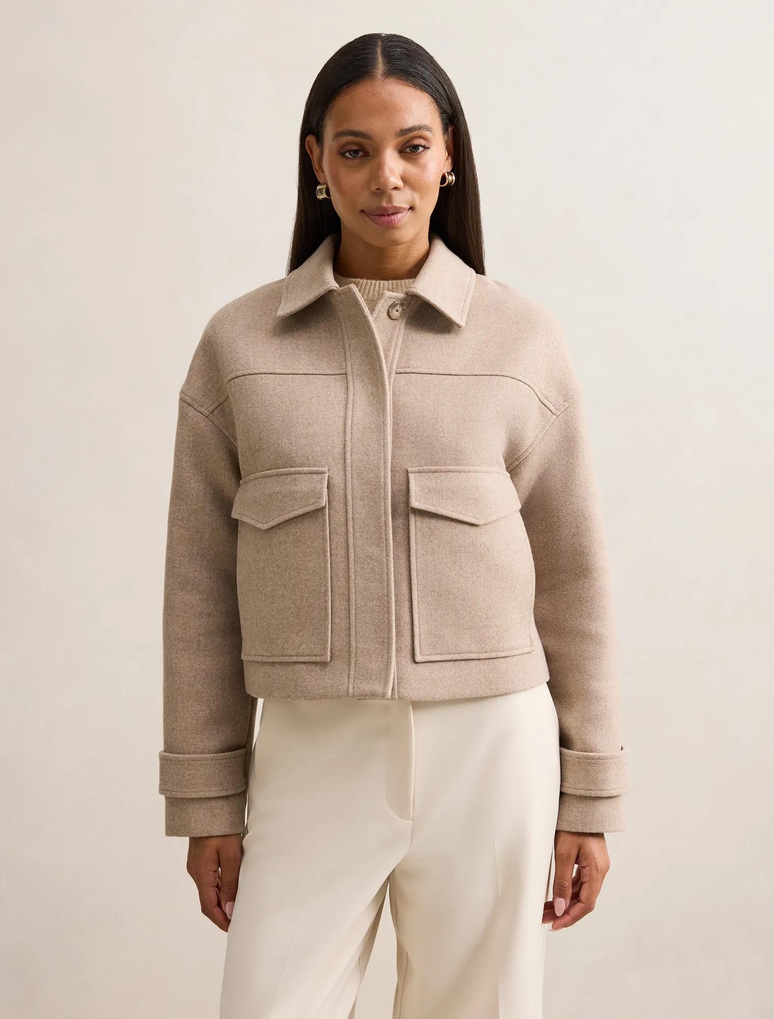 Forever New Women's Kelsey Cropped Jacket in Beige Herringbone, Size PolyesterViscoseAcrylic