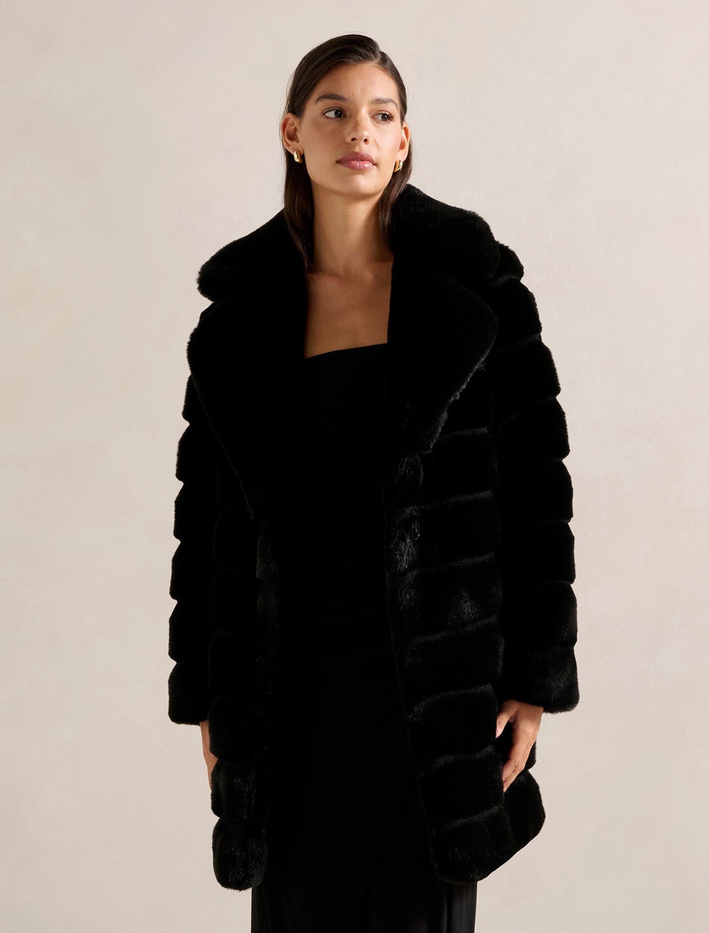 Forever New Women's Tara Fur Coat in Black, Size PolyesterElastane