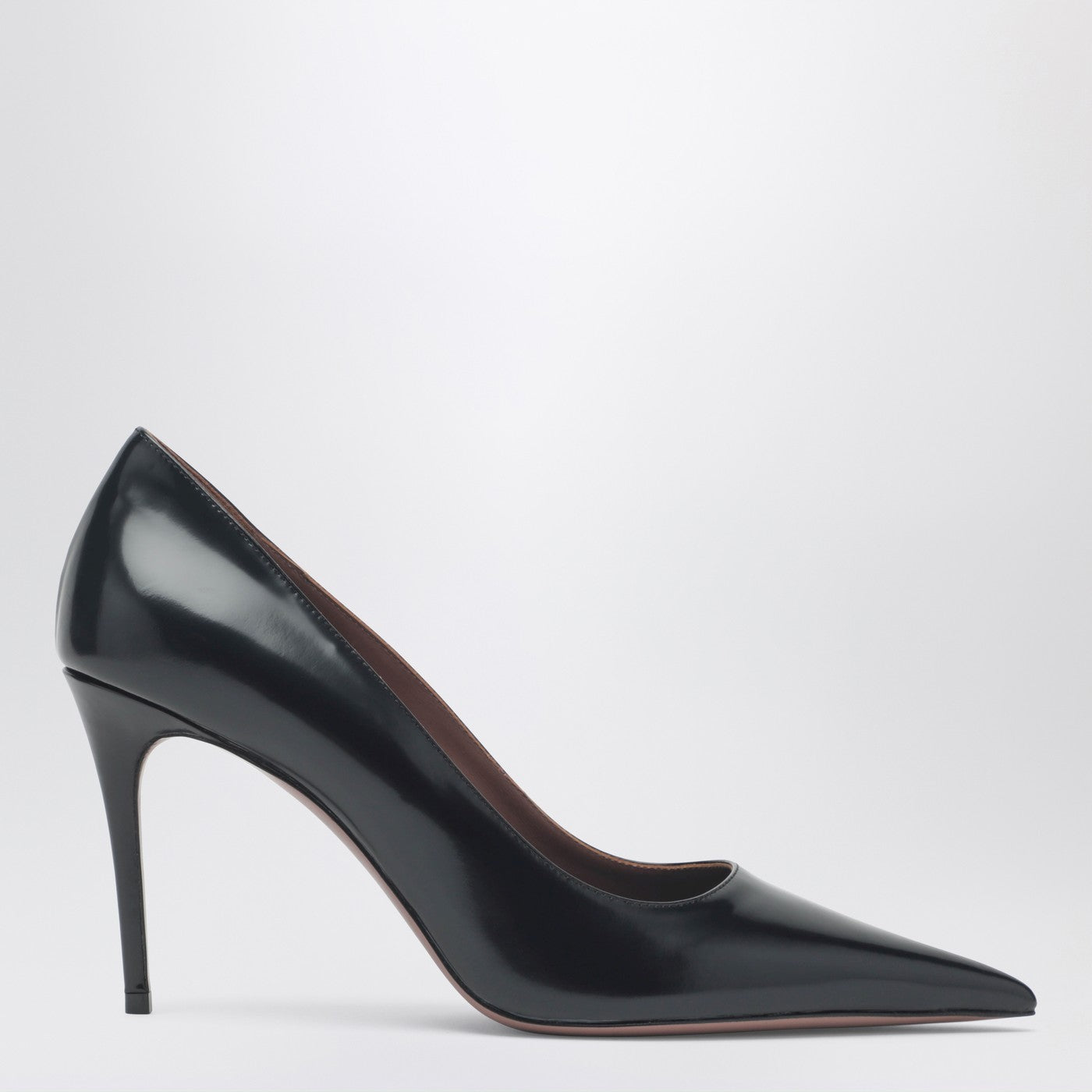 Vera black leather pumps