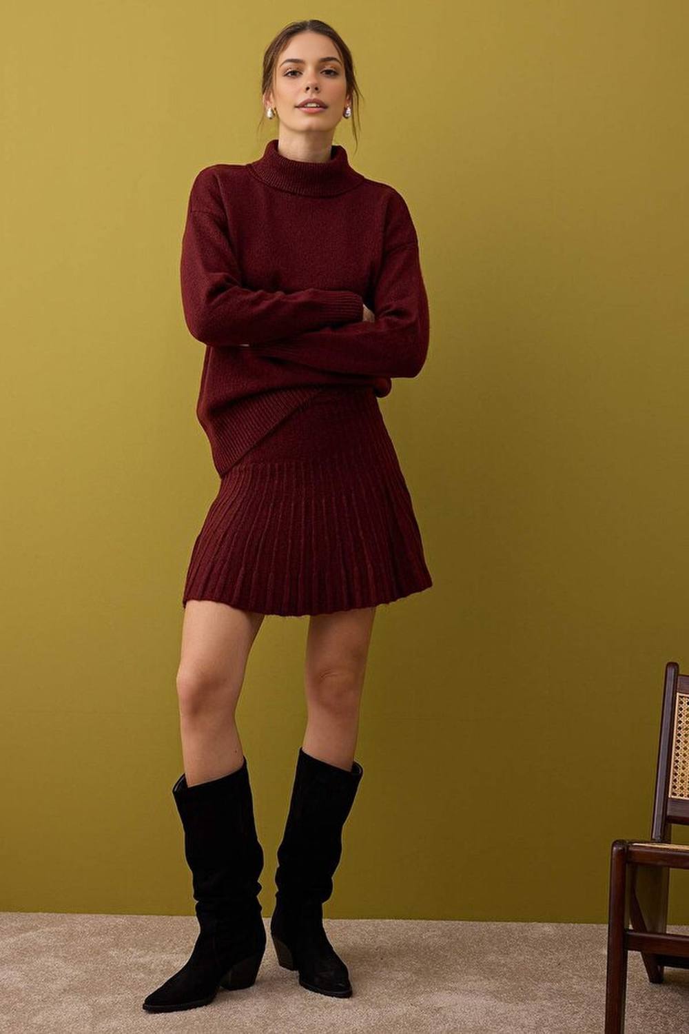 Wovcor -Piece Textured Knit Turtleneck Sweater And Pleated Skirt Set In Burgundy