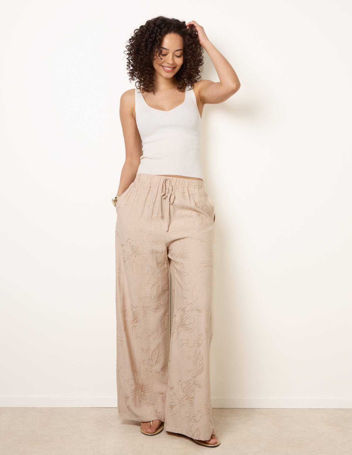 Embroidered Pattern Wide-Leg Trousers - M STONE