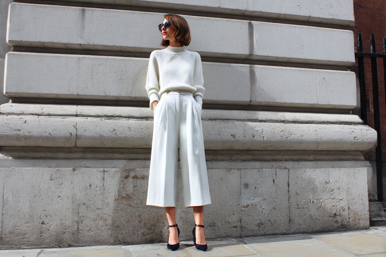 Cropped_Trousers_Under_30_The_Leg_Lengthening_Trick.womens_fa_5bf86640-4184-4734-bdbf-299ea6d1f689_1